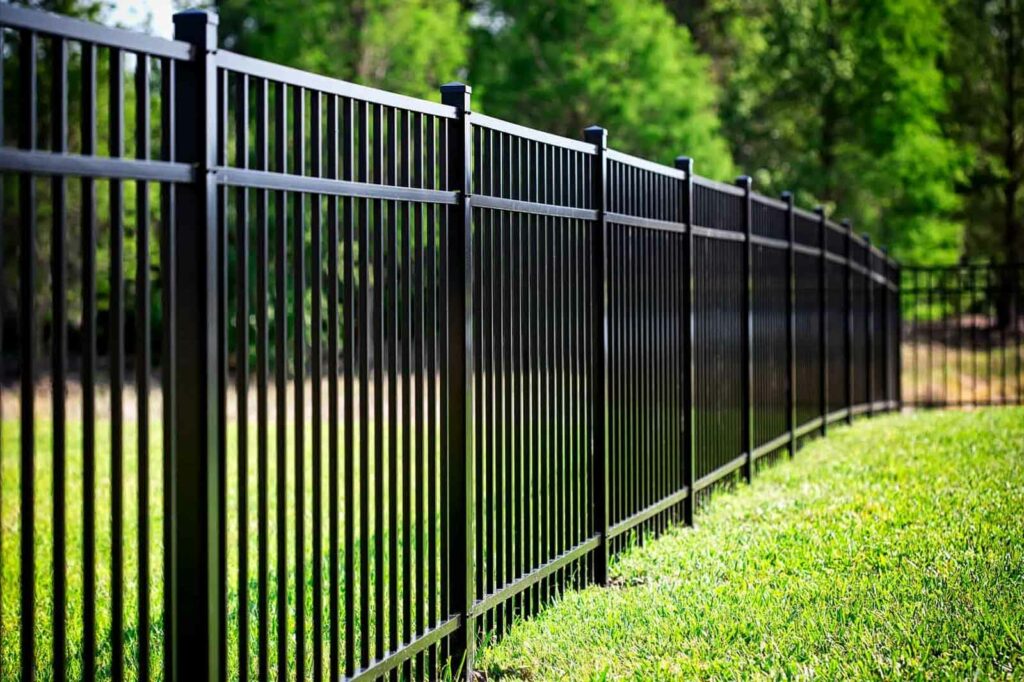 Commercial & Residential Fencing